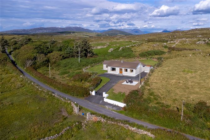Mourneen Cottage,H71HP74, Cleggan, Galway