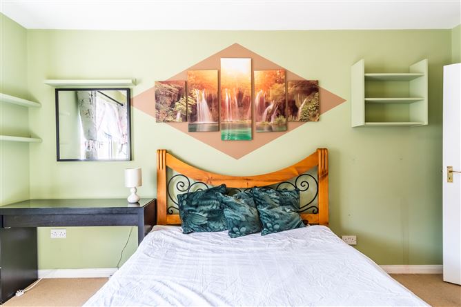 5 Curragh Hall Court, Tyrrelstown, Dublin 15