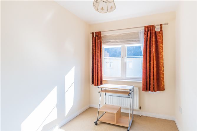 5 Curragh Hall Court, Tyrrelstown, Dublin 15