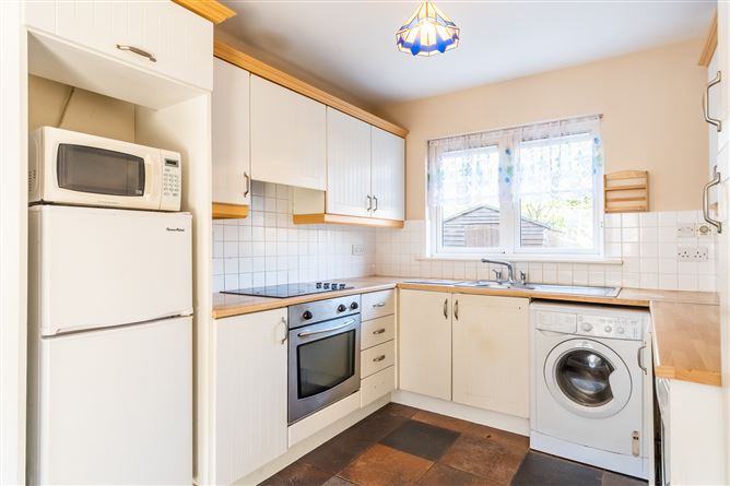 5 Curragh Hall Court, Tyrrelstown, Dublin 15
