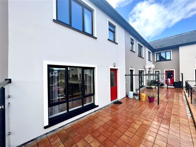17 Chapel Square, Castleisland, Kerry