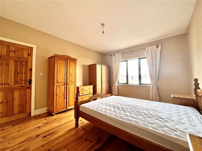 17 Chapel Square, Castleisland, Kerry