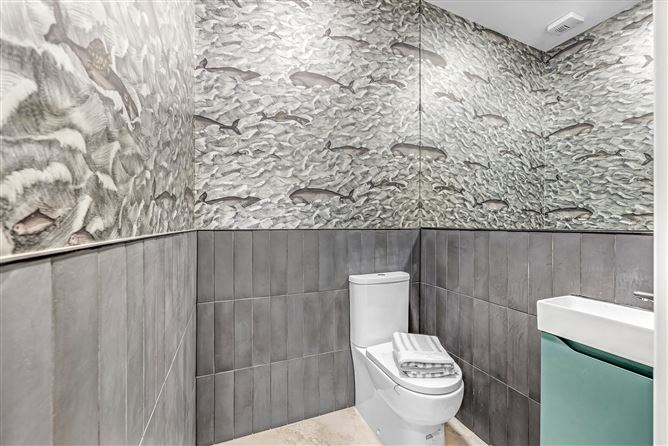 https://photos-a.propertyimages.ie/media/4/9/6/4958694/156014ed-9943-418f-b4b9-914a552ae5bc_l.jpg