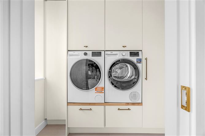 https://photos-a.propertyimages.ie/media/4/9/6/4958694/913ede13-aaa6-418c-b02d-298671bfaff0_l.jpg