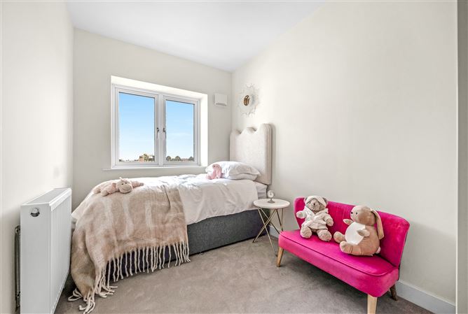 https://photos-a.propertyimages.ie/media/4/9/6/4958694/913ede13-aaa6-418c-b02d-298671bfaff0_l.jpg