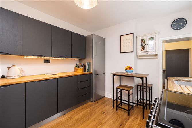 https://photos-a.propertyimages.ie/media/4/9/7/4935794/97ab5953-f6b4-4e67-81c3-c752a214d253_l.jpg