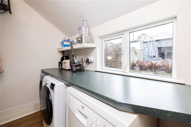 https://photos-a.propertyimages.ie/media/4/9/7/4935794/97ab5953-f6b4-4e67-81c3-c752a214d253_l.jpg