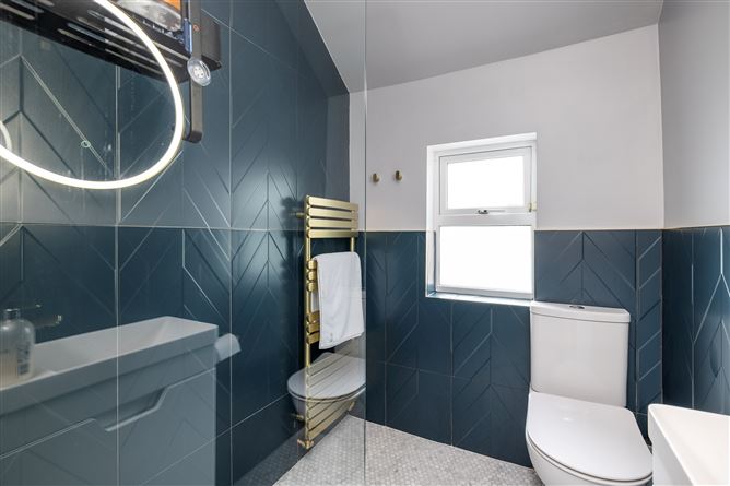 https://photos-a.propertyimages.ie/media/4/9/7/4935794/97ab5953-f6b4-4e67-81c3-c752a214d253_l.jpg