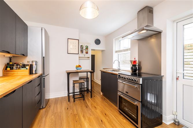 https://photos-a.propertyimages.ie/media/4/9/7/4935794/97ab5953-f6b4-4e67-81c3-c752a214d253_l.jpg