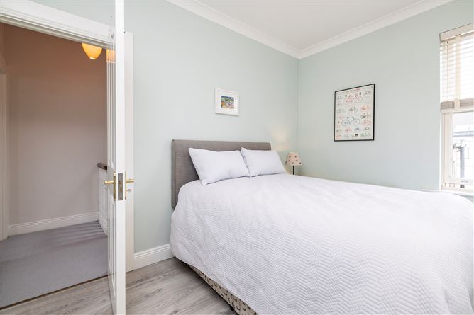 https://photos-a.propertyimages.ie/media/4/9/7/4935794/97ab5953-f6b4-4e67-81c3-c752a214d253_l.jpg