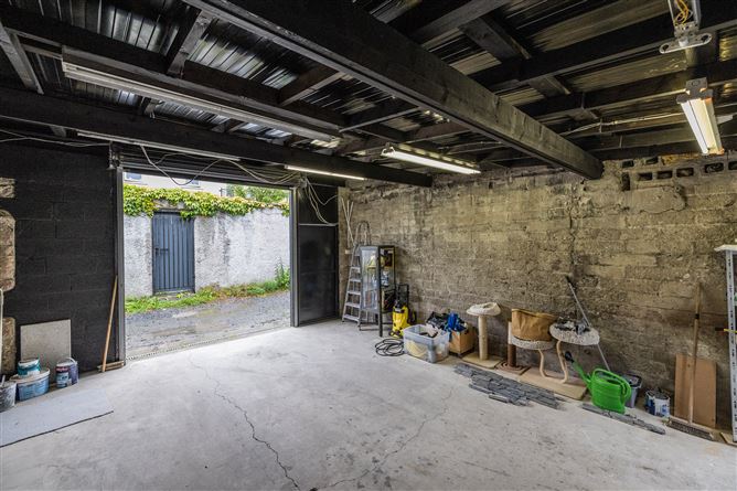 https://photos-a.propertyimages.ie/media/4/9/7/4935794/97ab5953-f6b4-4e67-81c3-c752a214d253_l.jpg