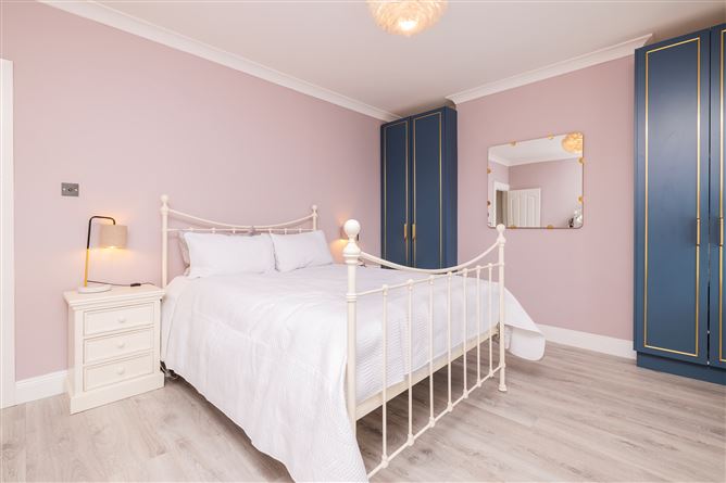 https://photos-a.propertyimages.ie/media/4/9/7/4935794/97ab5953-f6b4-4e67-81c3-c752a214d253_l.jpg