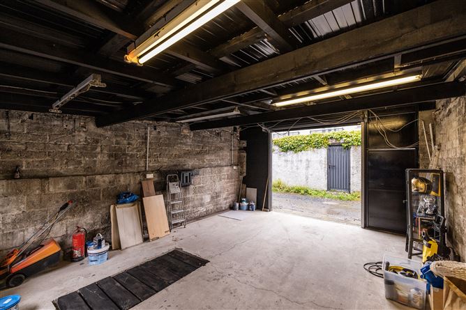 https://photos-a.propertyimages.ie/media/4/9/7/4935794/97ab5953-f6b4-4e67-81c3-c752a214d253_l.jpg