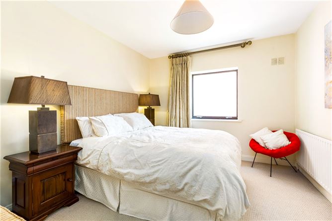 10 Oak House, Oakbury Court, Serpentine Avenue, Dublin 4