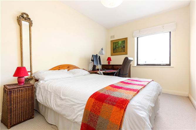 10 Oak House, Oakbury Court, Serpentine Avenue, Dublin 4