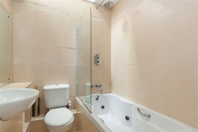 80 Glasnevin Woods, Glasnevin, Dublin 11.