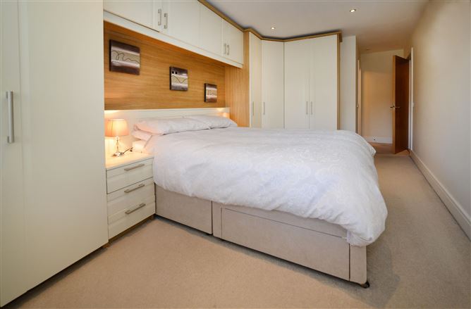 143 Wyckham Point , Wyckham Way , Dundrum, Dublin