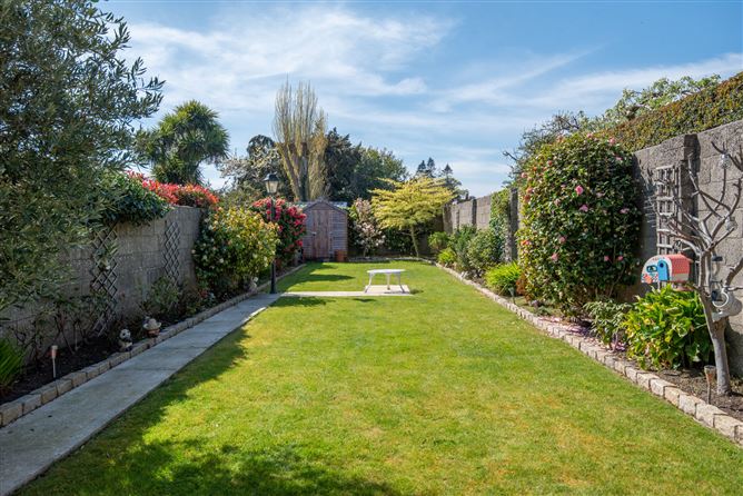 https://photos-a.propertyimages.ie/media/4/9/9/4925994/49ccecb5-780e-4671-8c3e-a1a549a386ec_l.jpg