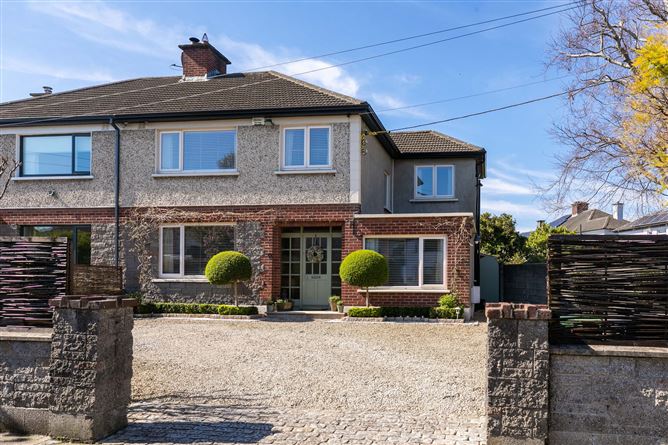 https://photos-a.propertyimages.ie/media/4/9/9/4925994/49ccecb5-780e-4671-8c3e-a1a549a386ec_l.jpg
