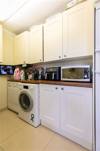 https://photos-a.propertyimages.ie/media/4/9/9/4925994/49ccecb5-780e-4671-8c3e-a1a549a386ec_l.jpg