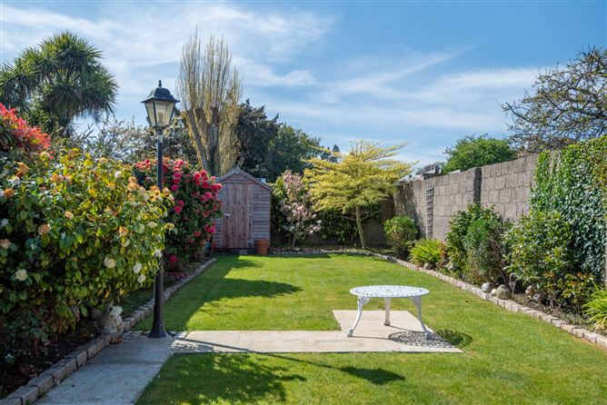https://photos-a.propertyimages.ie/media/4/9/9/4925994/49ccecb5-780e-4671-8c3e-a1a549a386ec_l.jpg