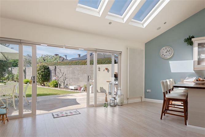 https://photos-a.propertyimages.ie/media/4/9/9/4925994/49ccecb5-780e-4671-8c3e-a1a549a386ec_l.jpg