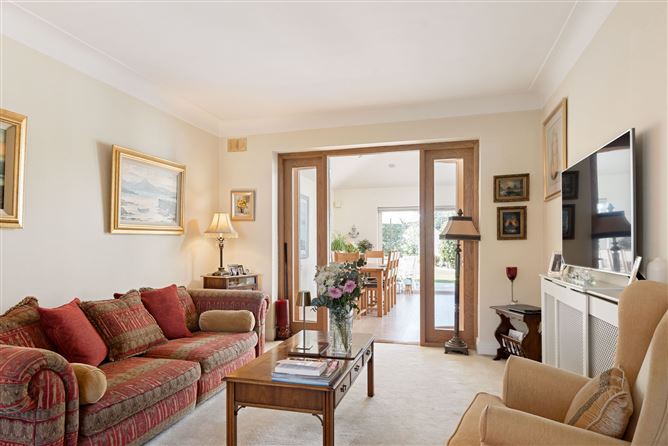 https://photos-a.propertyimages.ie/media/4/9/9/4925994/49ccecb5-780e-4671-8c3e-a1a549a386ec_l.jpg