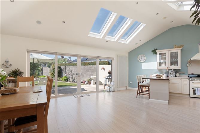 https://photos-a.propertyimages.ie/media/4/9/9/4925994/49ccecb5-780e-4671-8c3e-a1a549a386ec_l.jpg