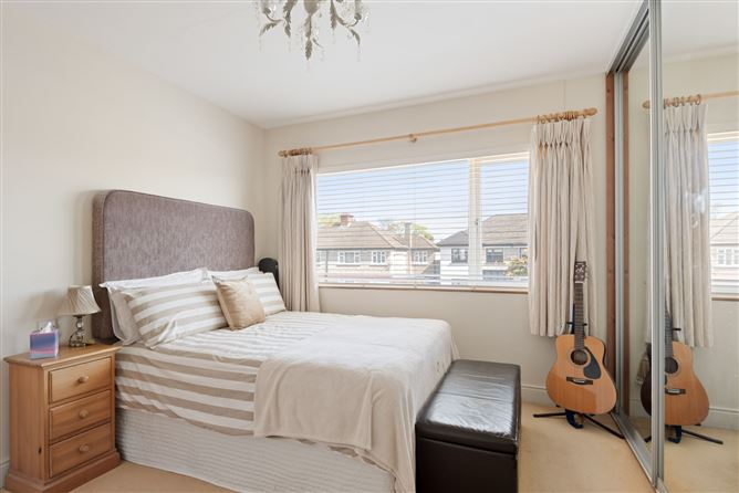 https://photos-a.propertyimages.ie/media/4/9/9/4925994/49ccecb5-780e-4671-8c3e-a1a549a386ec_l.jpg
