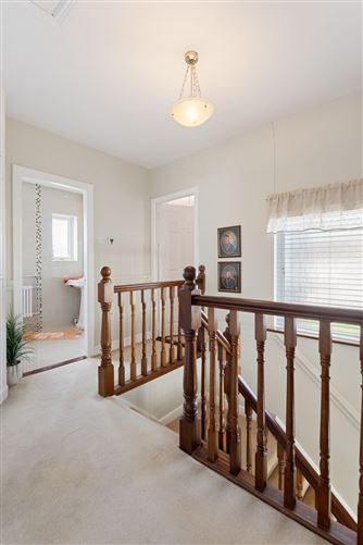 https://photos-a.propertyimages.ie/media/4/9/9/4925994/49ccecb5-780e-4671-8c3e-a1a549a386ec_l.jpg