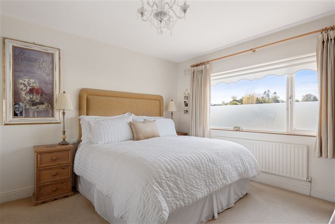 https://photos-a.propertyimages.ie/media/4/9/9/4925994/49ccecb5-780e-4671-8c3e-a1a549a386ec_l.jpg