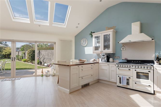https://photos-a.propertyimages.ie/media/4/9/9/4925994/49ccecb5-780e-4671-8c3e-a1a549a386ec_l.jpg