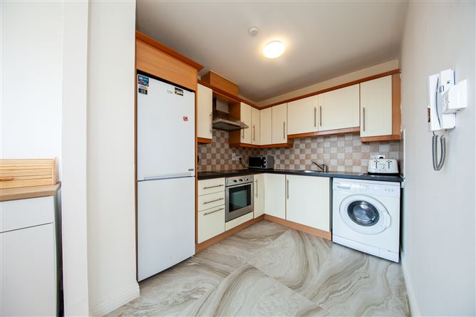 https://photos-a.propertyimages.ie/media/4/9/9/5008994/695d2e79-0d67-4387-bee8-0ba64e953364_l.jpg