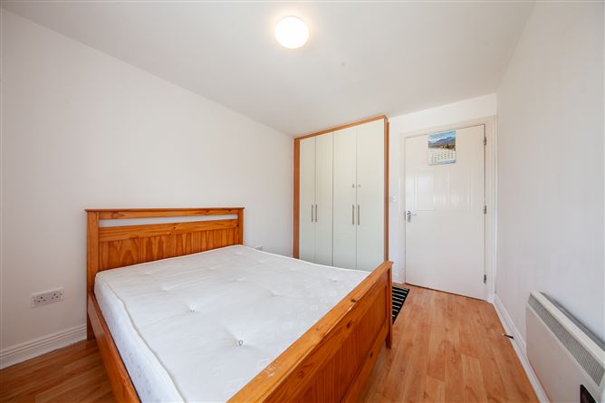 https://photos-a.propertyimages.ie/media/4/9/9/5008994/695d2e79-0d67-4387-bee8-0ba64e953364_l.jpg
