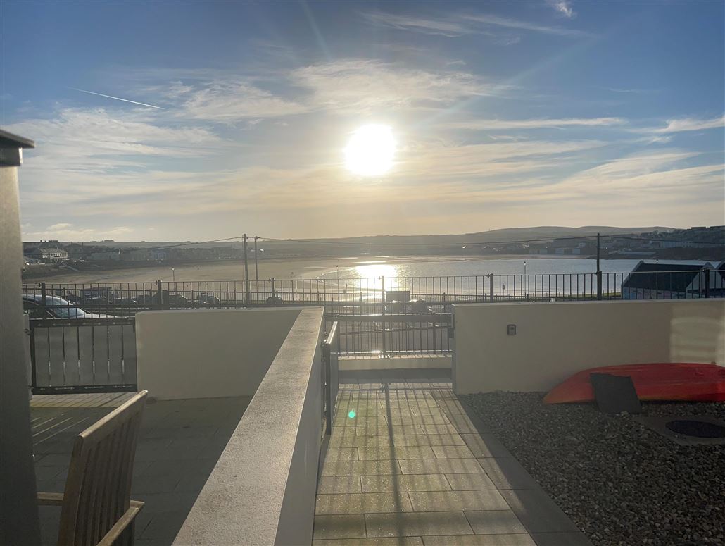 Luxury Sea View 2 Bedroom Apartment Kilkee Bay ,Vacation Rental in Clare, Ireland