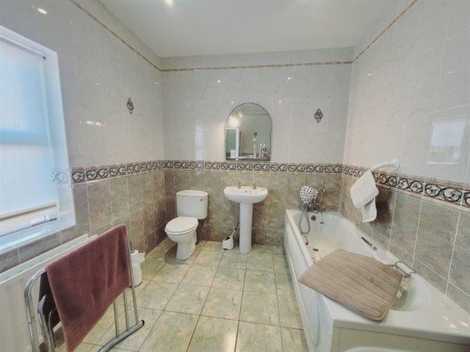 "The Garden Cottage", Lawn View, Mill Road, Kinlough, Leitrim