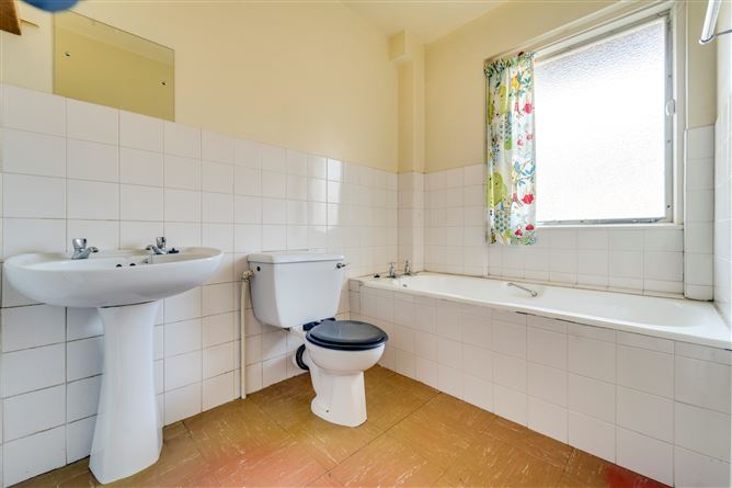 24 Kilgobbin Heights, Stepaside, Dublin 18