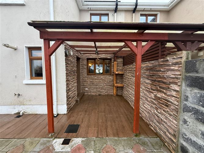 11 Newcastle Court, Cluain Ri, Ballymahon, Co.Longford.