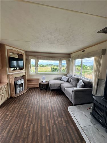 https://photos-a.propertyimages.ie/media/5/0/1/5004105/76182309-1e85-4146-800e-625e06c2ca41_l.jpg