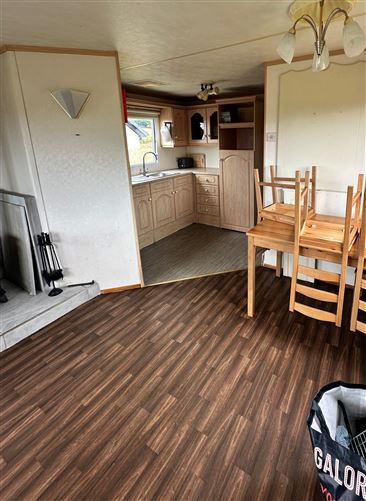 https://photos-a.propertyimages.ie/media/5/0/1/5004105/76182309-1e85-4146-800e-625e06c2ca41_l.jpg