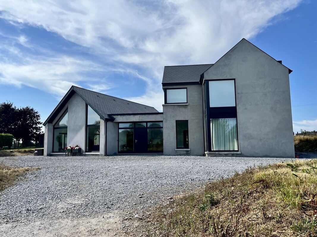 Photo 1 of 4 — Welcoming Family Homestay in Limeri, Co. Limerick