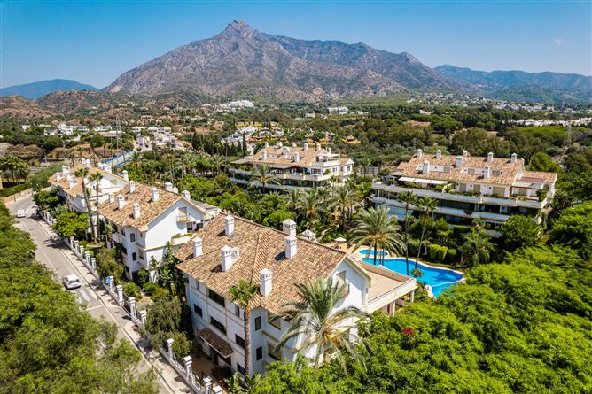 {name:Malaga, codeiso:MA}, Marbella, Marbella Golden Mile, Lomas del Rey, Spain - COSTA-01207P
