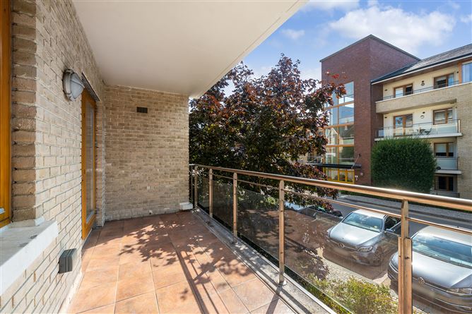 https://photos-a.propertyimages.ie/media/5/0/2/4956205/eedc4509-c2ef-4d02-8764-c61d50989b3b_l.jpg