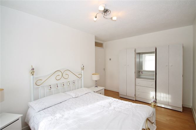 27 Kilmartin Park, Tallaght, Dublin 24