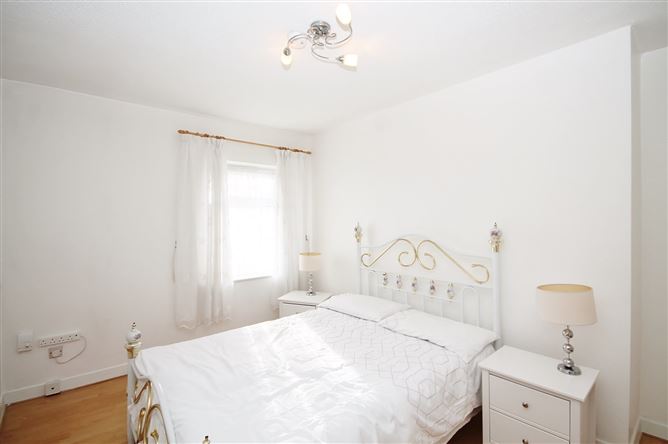 27 Kilmartin Park, Tallaght, Dublin 24