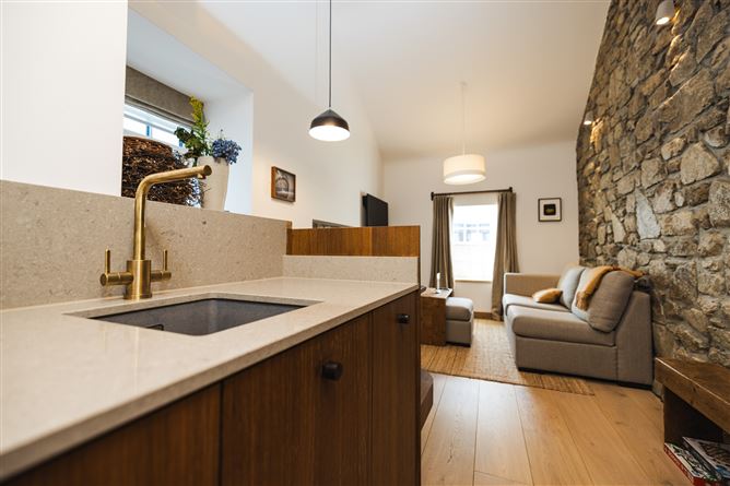 Bracken Luxury Cottage,H91DD27, Roundstone, Galway