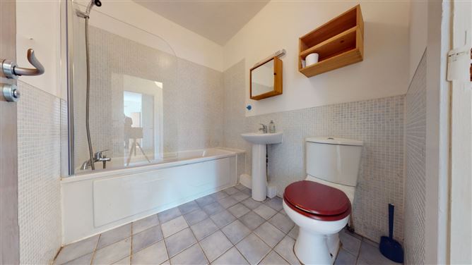 2 The Oval, Tullyvale, Cabinteely, Dublin 18