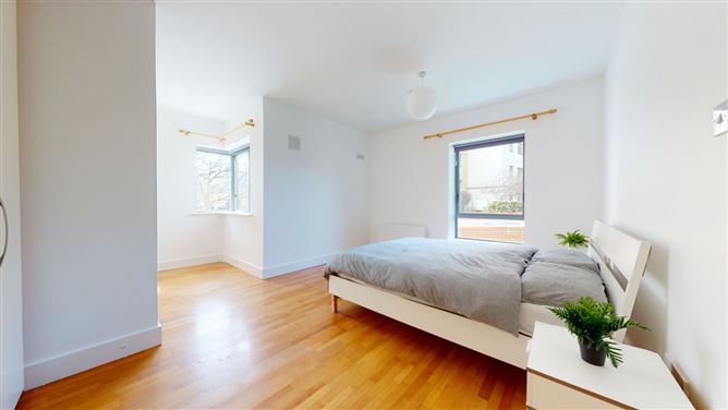 2 The Oval, Tullyvale, Cabinteely, Dublin 18