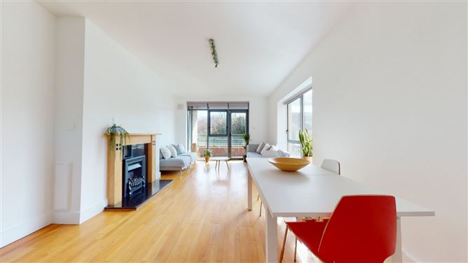 2 The Oval, Tullyvale, Cabinteely, Dublin 18