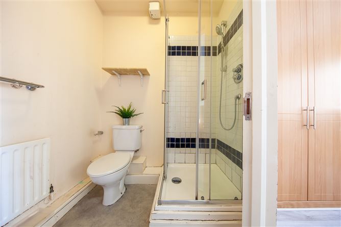 https://photos-a.propertyimages.ie/media/5/0/7/5006705/38f88cbd-e284-48fb-8013-68f6790c1d5f_l.jpg